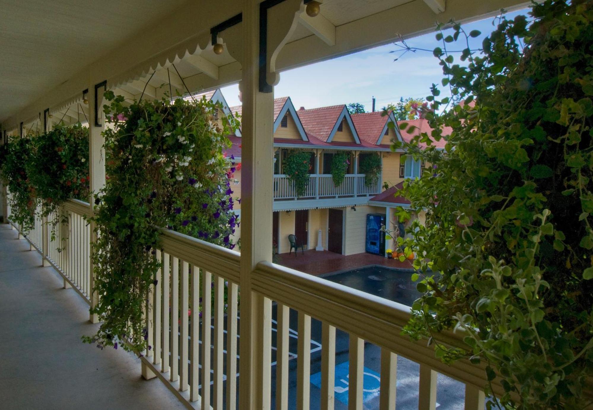 Silverton Inn & Suites Esterno foto