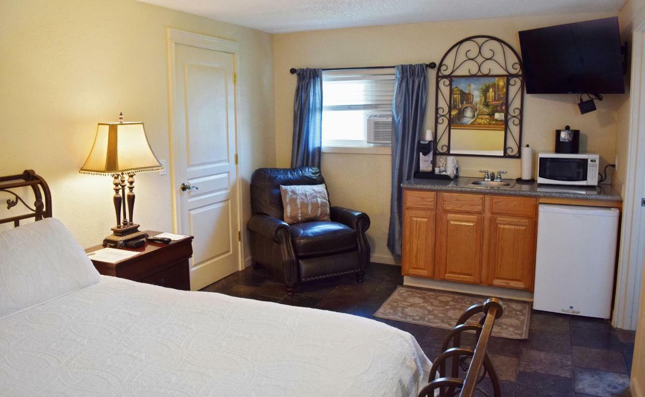 Silverton Inn & Suites Esterno foto