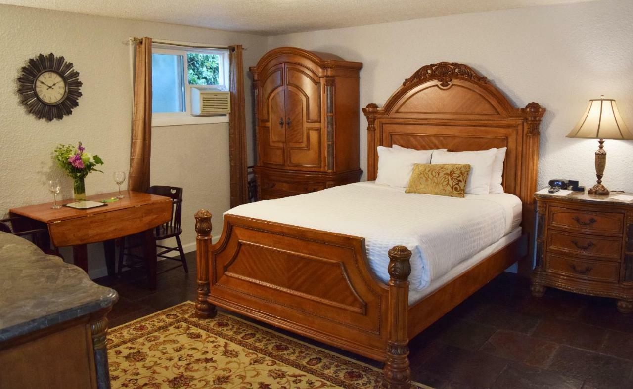 Silverton Inn & Suites Esterno foto